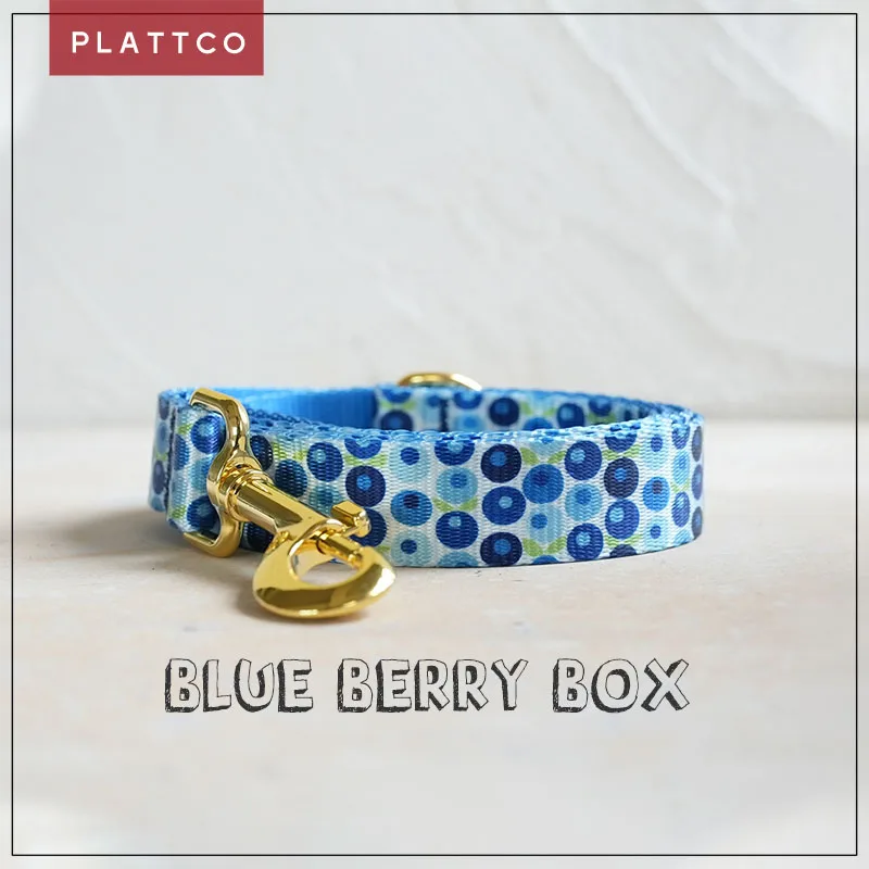 plattco-design-exclusivo-coleira-de-cachorro-estampada-padrao-blue-berry-box-e-fivela-dourada-de-alta-qualidade-5-tamanhos-pdl328yg