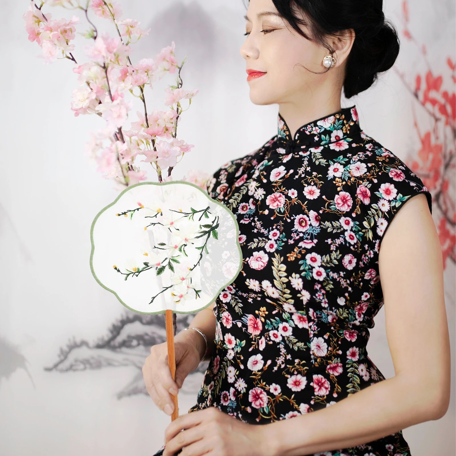 

Embroidered Silk Round Fan Hand Held Chinese Traditional Tassel Circular Wedding Dance Prop Retro Style Art Craft Decor