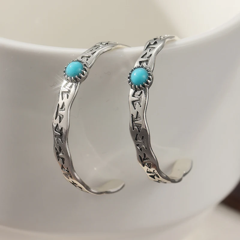 Ethnische Silberfarbene Blaue Stein-Ohrhänger für Damen Metall Handgeschnitzte Geometrische Ohrringe für Party und Alltag – Detail 3