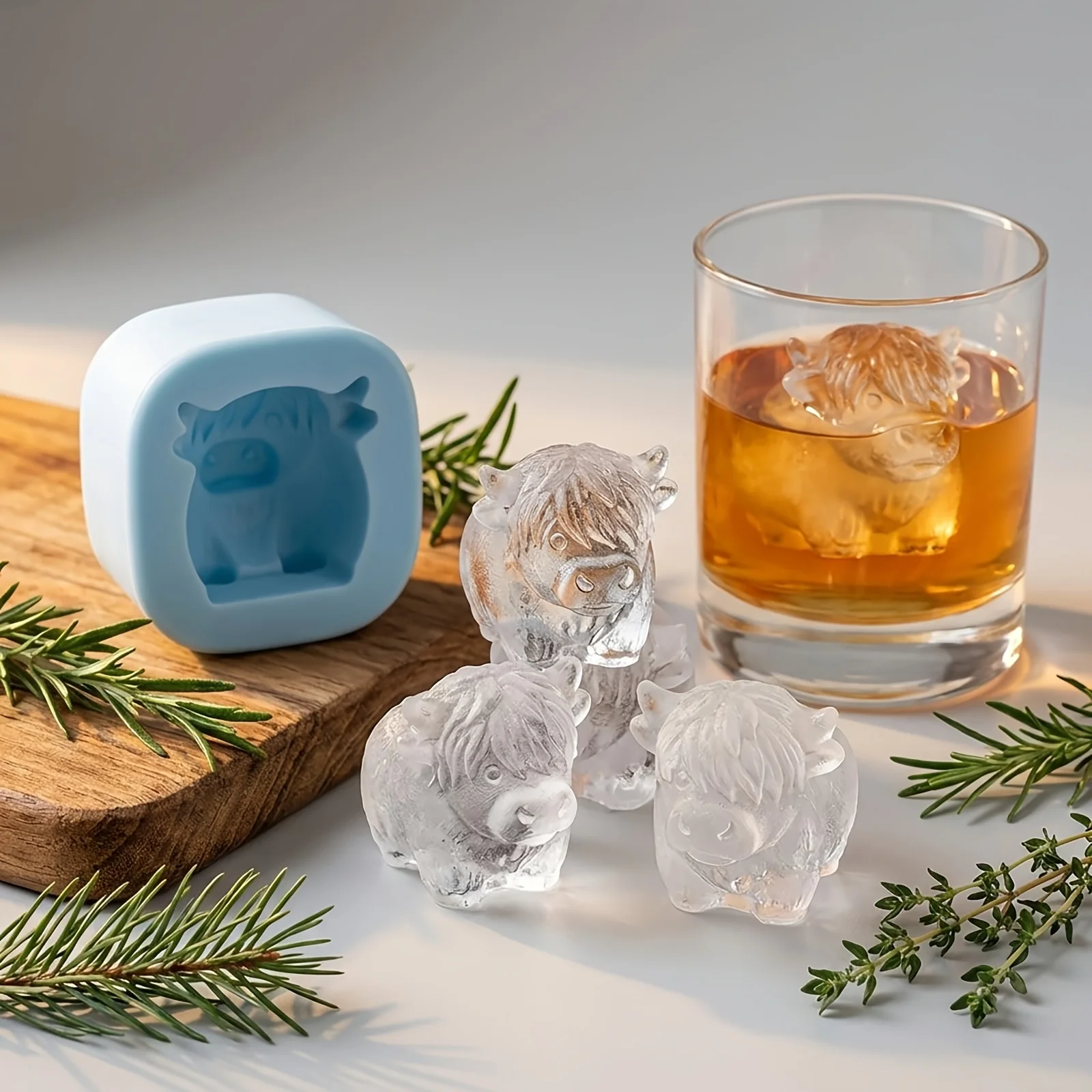 Mini Highland Cow Ice Cube Mold, 3D Cute Silicone Ice Tray for Whiskey, Cocktails, Coffee, Reusable Cow-shaped Ice Mold for Drin