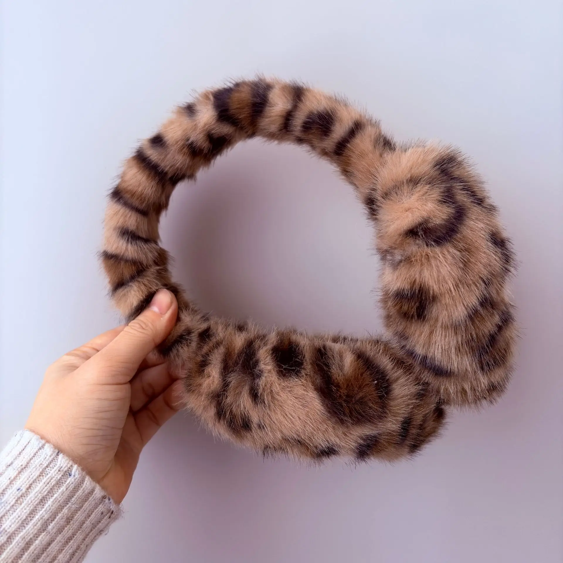 헬로 키티 귀마개 겨울 따뜻한 귀마개 만화 표범 인쇄 애니메이션 감기 보호 선물용 1개