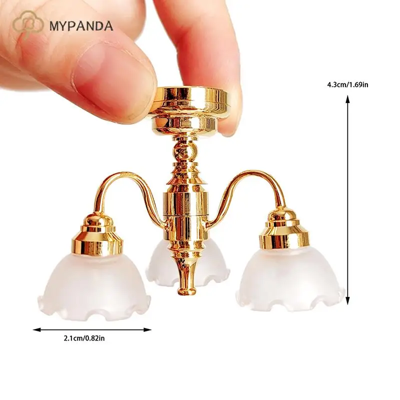 Lâmpada do teto LED miniatura para Dollhouse, Golden Chandelier, Iluminação doméstica, Modelo de mobiliário, Decoração Toy, Doll House Acessórios, 1:12