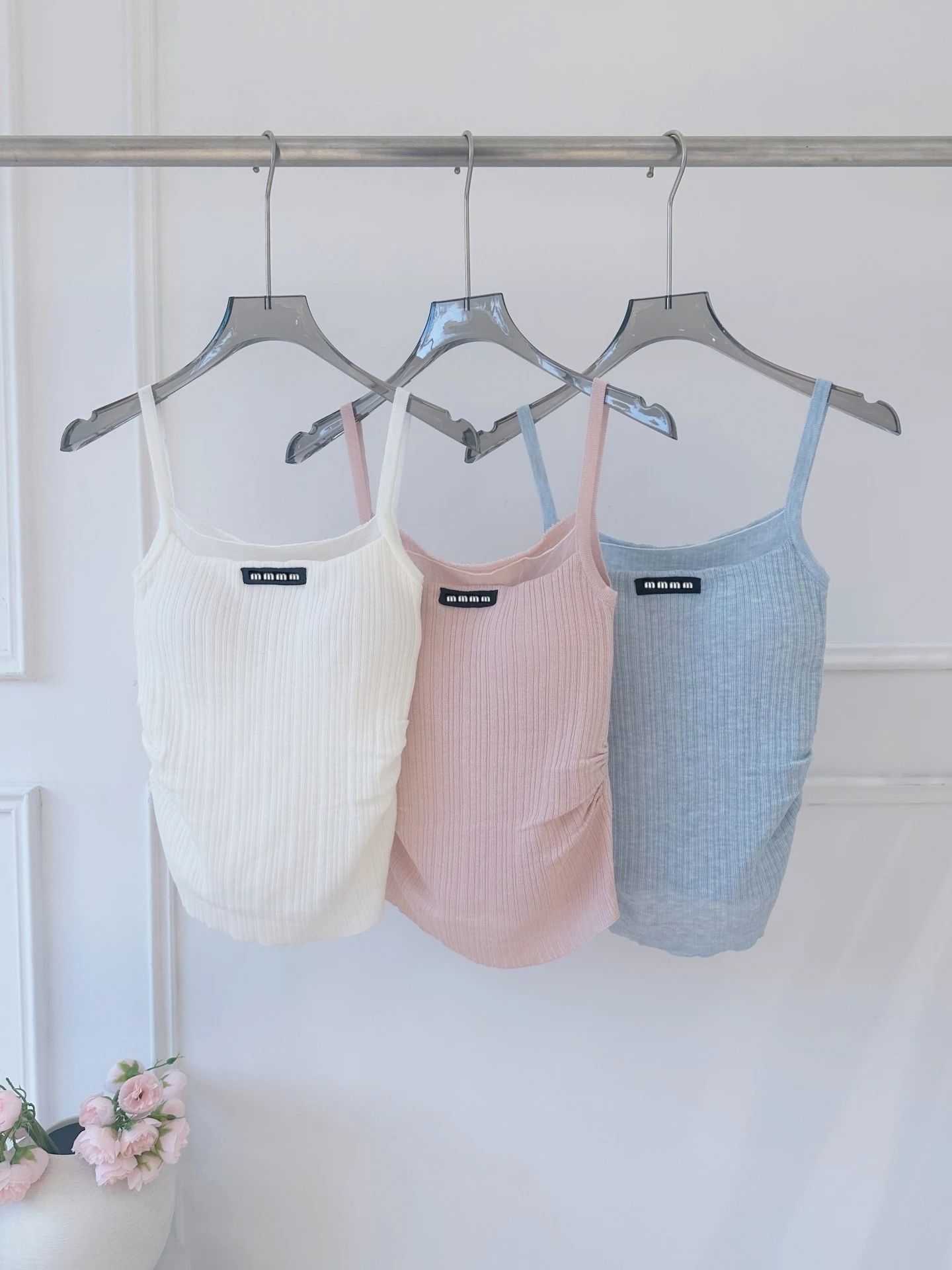 

Женский укороченный вязаный топ-жилет Slim Fit серии Miu с эластичными вставками и подкладкой для груди, китайский бренд, летняя мода