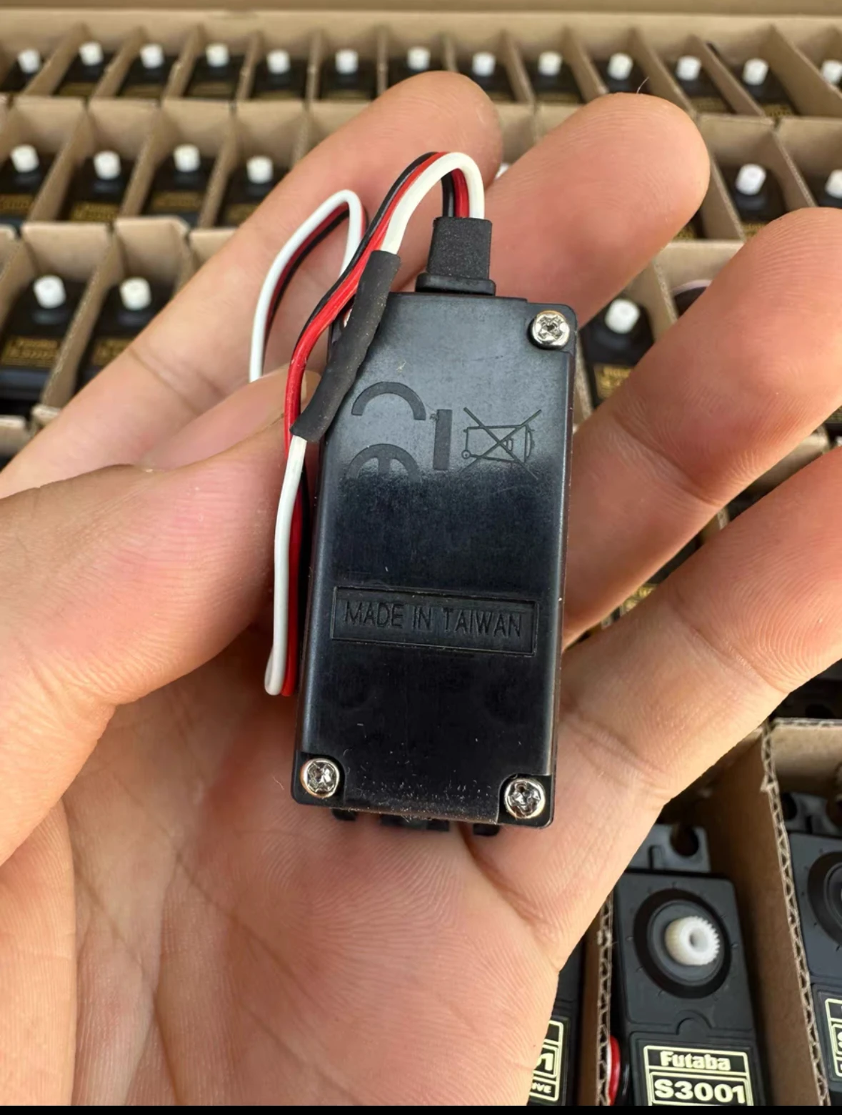 100% new Original Futaba S3001 Analog Standard 2BB Servo made in Taiwan without arms parts for RC Model