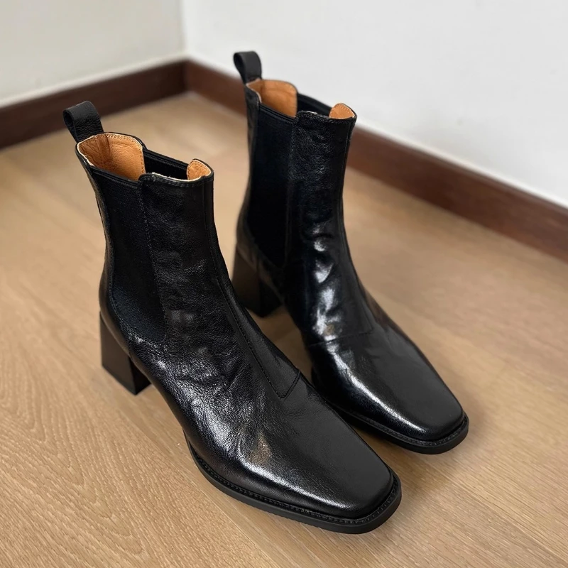

Женские ботильоны на высоком каблуке с каменными блоками, зима 2025 г., модная офисная женская одежда, черные ботинки для поездок на работу