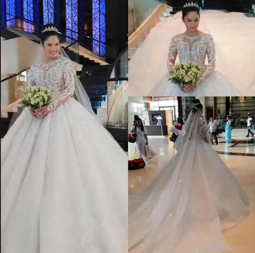 ที่กําหนดเอง Elegant Lace Appliques คริสตัล Cathedral Royal Train ประดับด้วยลูกปัดเจ้าสาว Custom Made ชุดเจ้าสาว