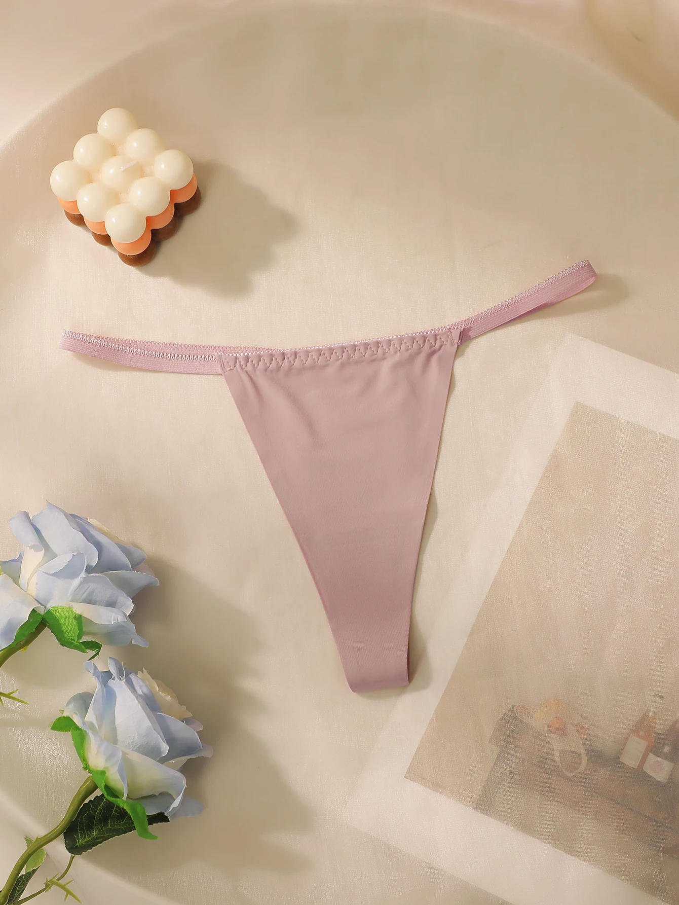 ملابس داخلية نسائية مثيرة بلون سادة مع خصر منخفض ومفرغة بدون خياطة، ملابس داخلية مريحة وقريبة C359