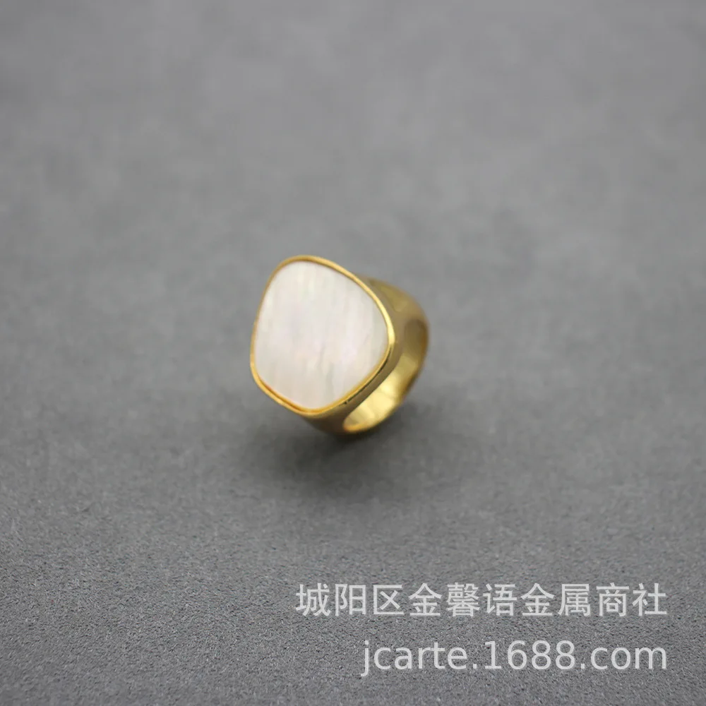

Латунное толстое позолоченное европейское и американское геометрическое кольцо неправильной формы, минималистичный стиль, белое перламутровое кольцо