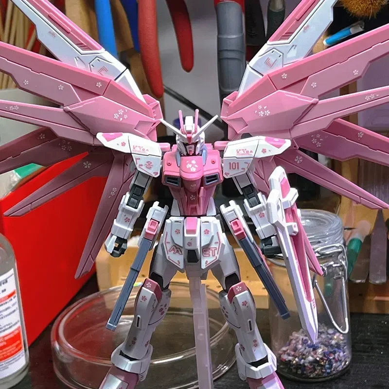 Bandai Mech Model Hg1/144 Sakura Pink Newborn Free Strike Free Assembly Cartoon Toy Animation Room Desktop Decoration Gift