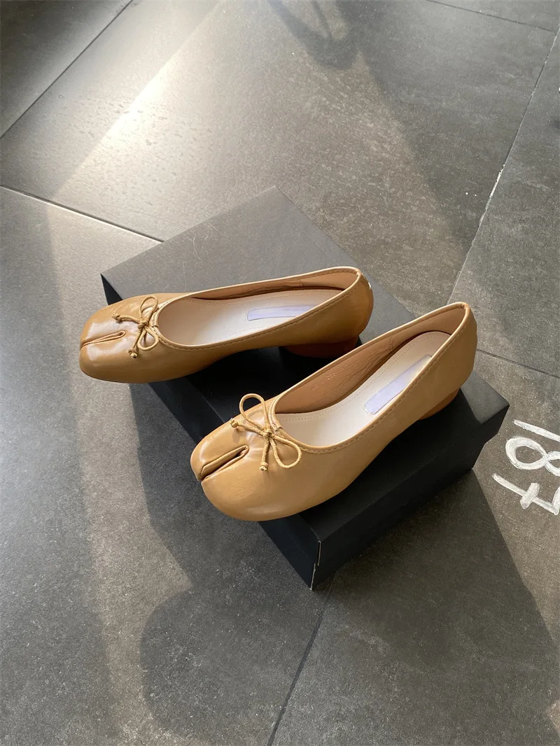 Korean Version of Dongdaemun Niche Genuine Leather Bow Shallow Mouth Pig Feet Split Toe Mary Jane Single Shoe Women's Thick Heel