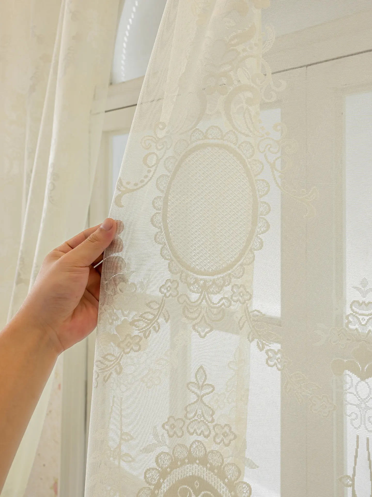 High-end Embroidered French Dreamy and Romantic Screens for Living Room and Bedroom Window Curtains and Gauze Curtains for Light