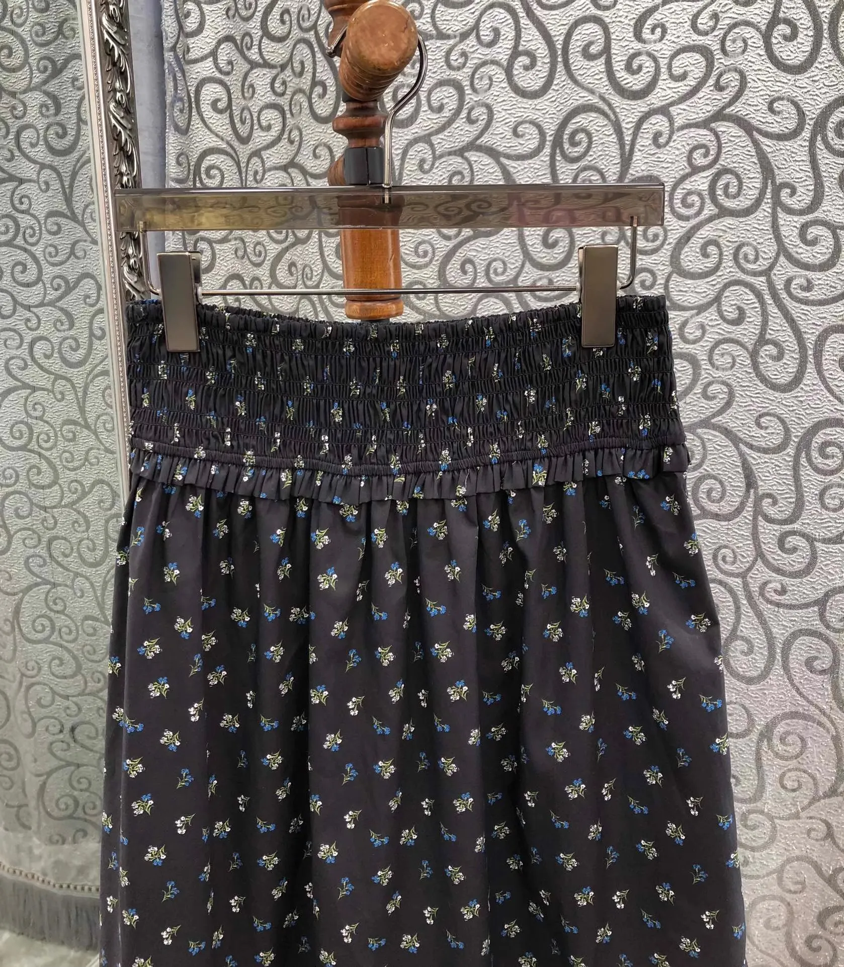 تنانير طويلة من القطن 100% موضة صيف 2025 للسيدات بخصر مطاطي ومطبوعات زهور صغيرة حلوة أنيقة للحفلات تنورة طويلة للنوادي