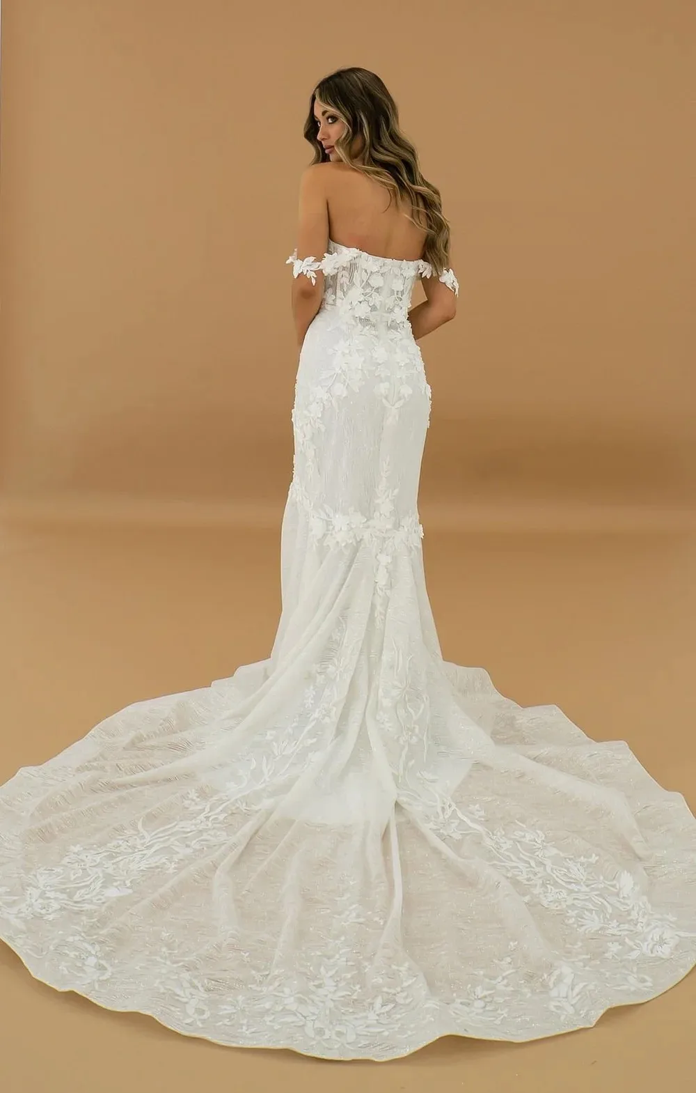 Customized2026 Deep V-Neck Romantic Fishtail Dress With Lace Flower Decoration Suitable For Important Occasions Such As Weddings