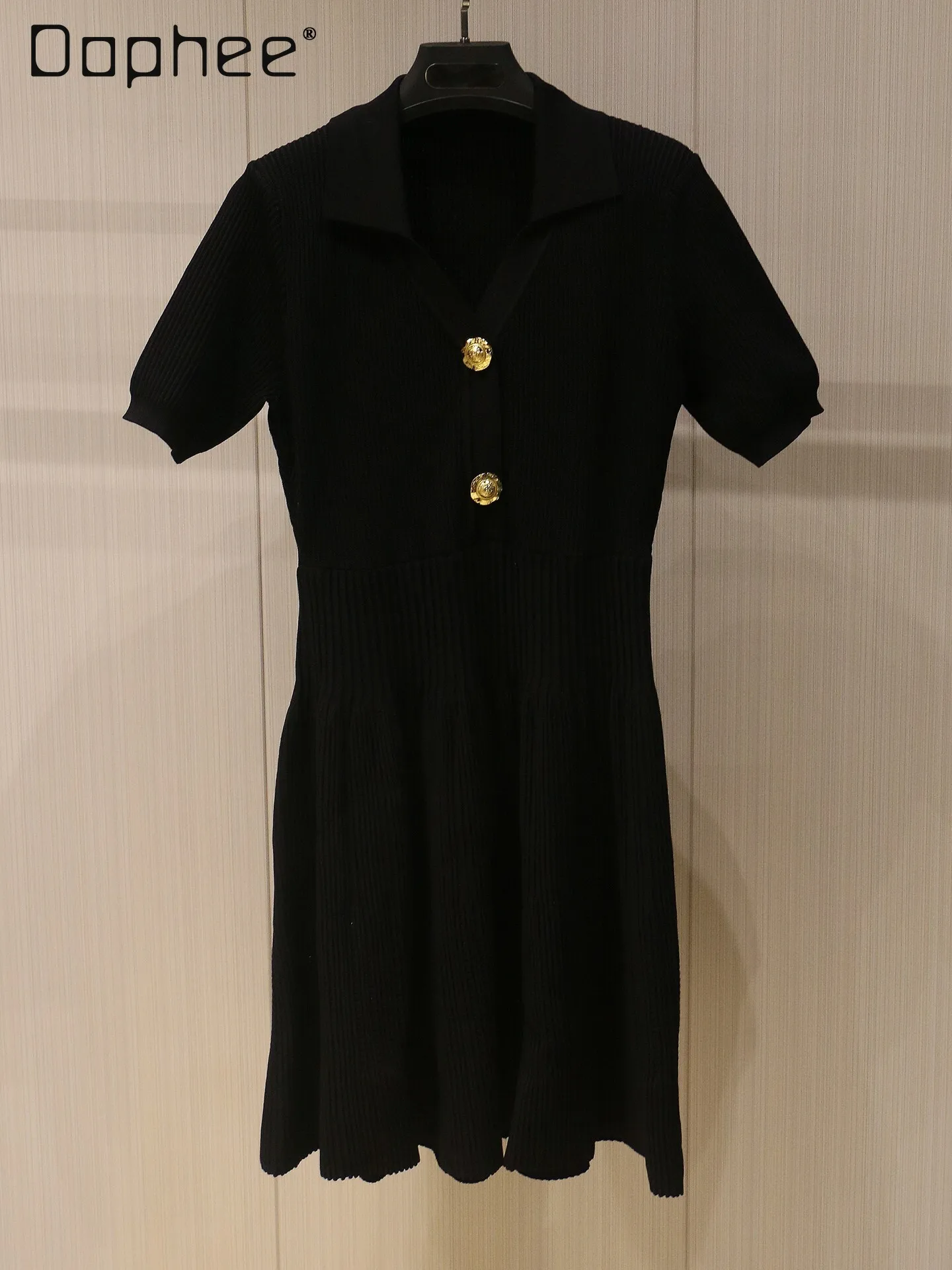 

2026 Summer Temperament Celebrity Hepburn Style Black Knitted Dress Women Short Sleeve Lapel Metal Buckle Slim Big Swing Dresses