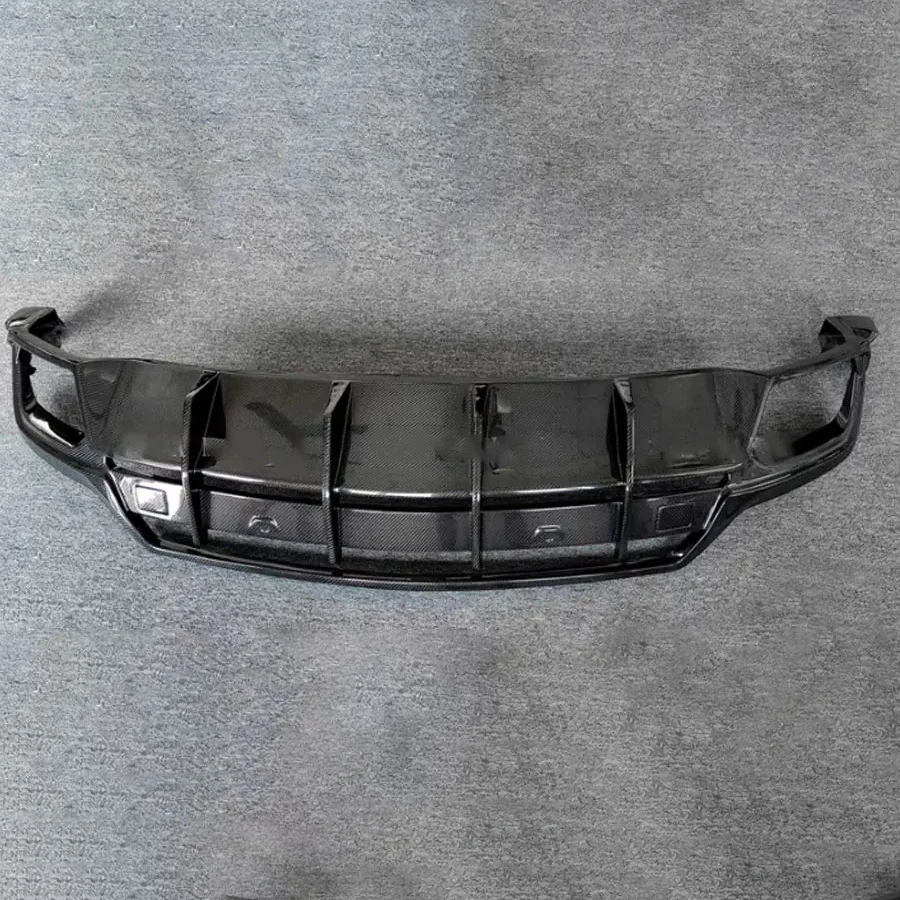 For Lamborghini URUS Carbon Fiber Back lip Car Rear Bumper Diffuser Rear Splitters Spoiler Upgrade Car Accessories body kit