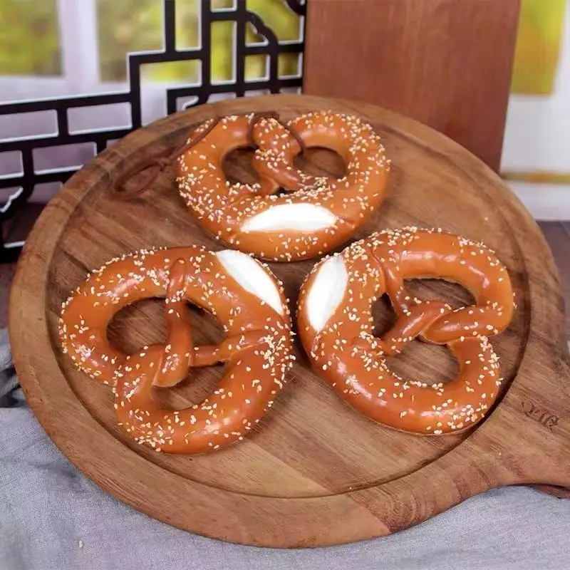 11,5 cm Künstliche Herz Brot Simulation Lebensmittel Modell Gefälschte Bagel Wohnkultur Konditorei Bäckerei Fenster Display Fotografie Requisiten – Detail 3