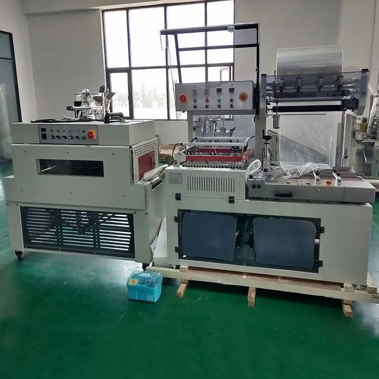 Automatic shrink film packaging machine Bottle shrink film packaging machine