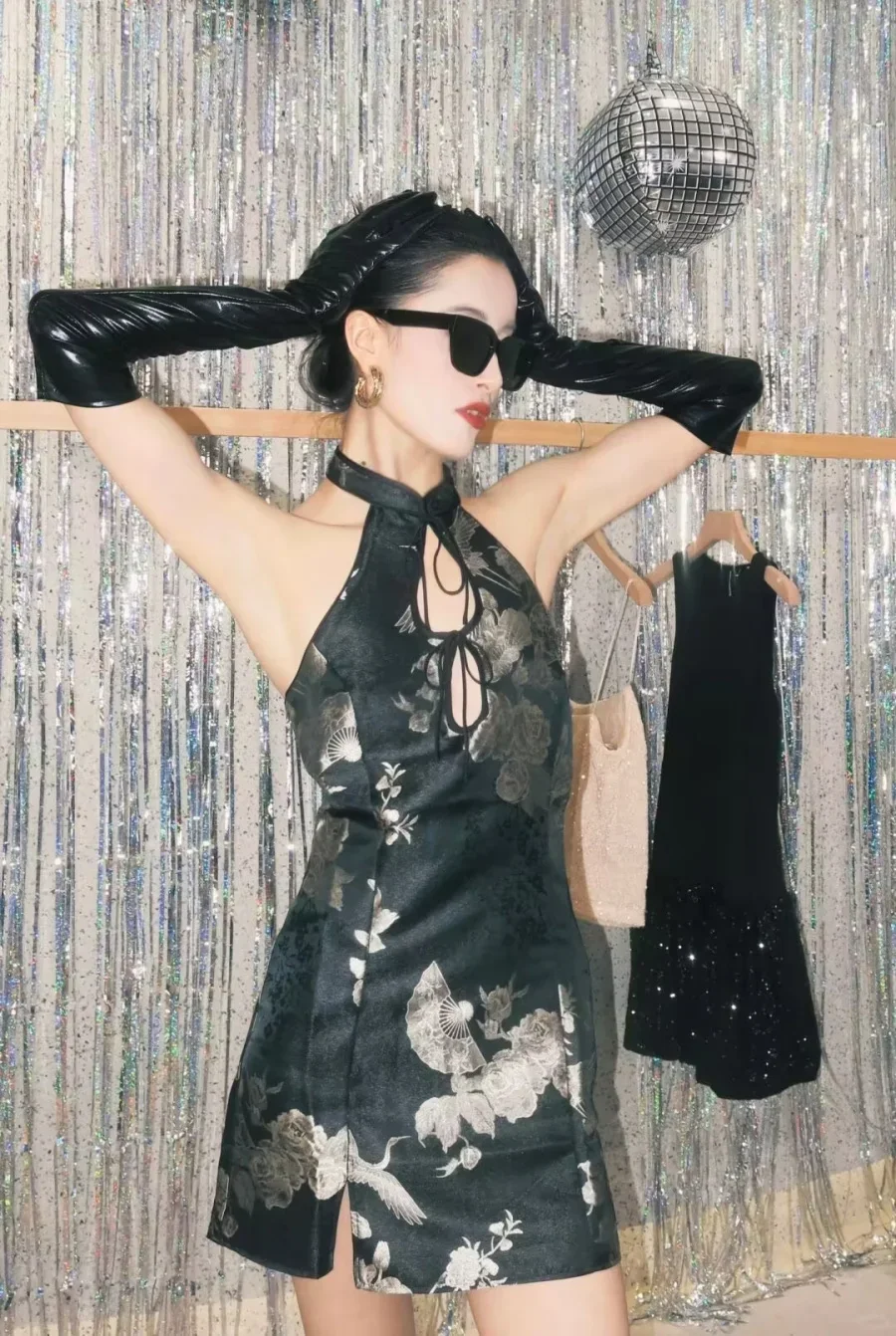 Vestido feminino pop para o inverno, novo, sexy, estilo chinês, cetim, tecido jacquard, fino, curto, estilo cheongfrok, mini vestido de festa