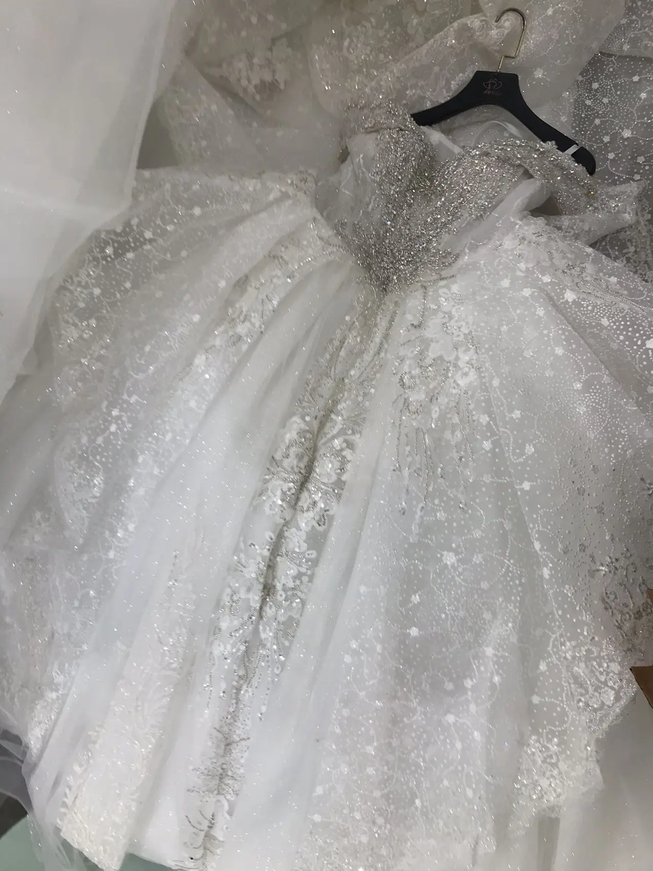 Kisswhite Xlove Collection customized available video call pretty Princess Wedding Dress 2024 glitters ball gown dress for bride