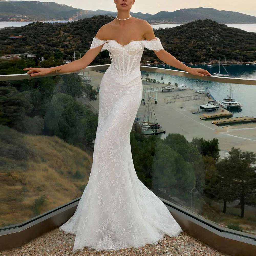 Maßgeschneidertes Spitzen-Meerjungfrauen-Brautkleid, schulterfrei, herzförmiger Ausschnitt, Korsett, perlenbesetzt, Fischschwanz, Brautkleid