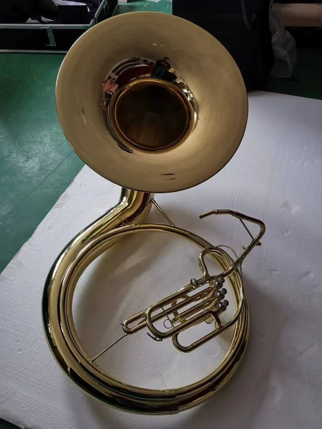 Profesjonalny instrument dęty Bb sousaphone OEM Factory Złoty lakier / Posrebrzany