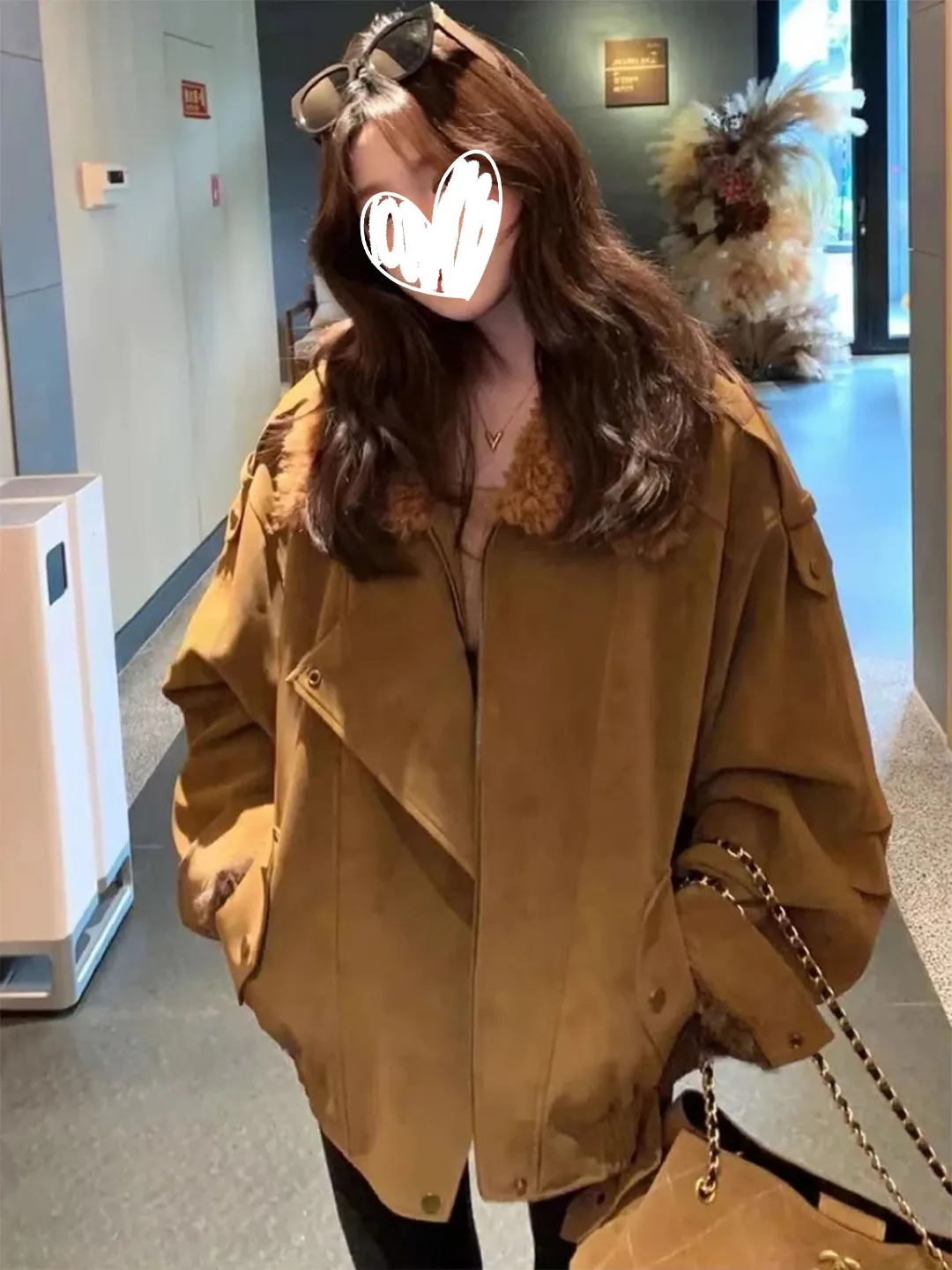 

Женская зимняя утепленная короткая куртка в ретро-стиле с мехом, свободного кроя, в мотоциклетном стиле, на молнии, без капюшона