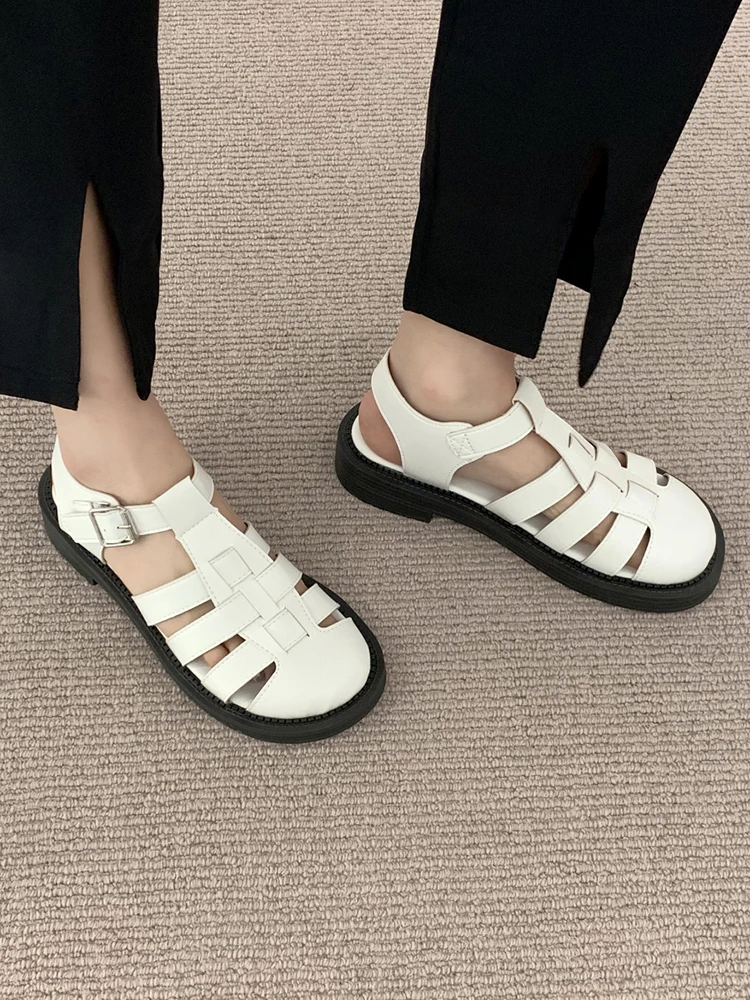 Closed Toe Sandals Retro Woman Shoes Summer Heels Original Girls Gladiator Outside Sports 2024 New Low Flat PU Slides Fretwork R