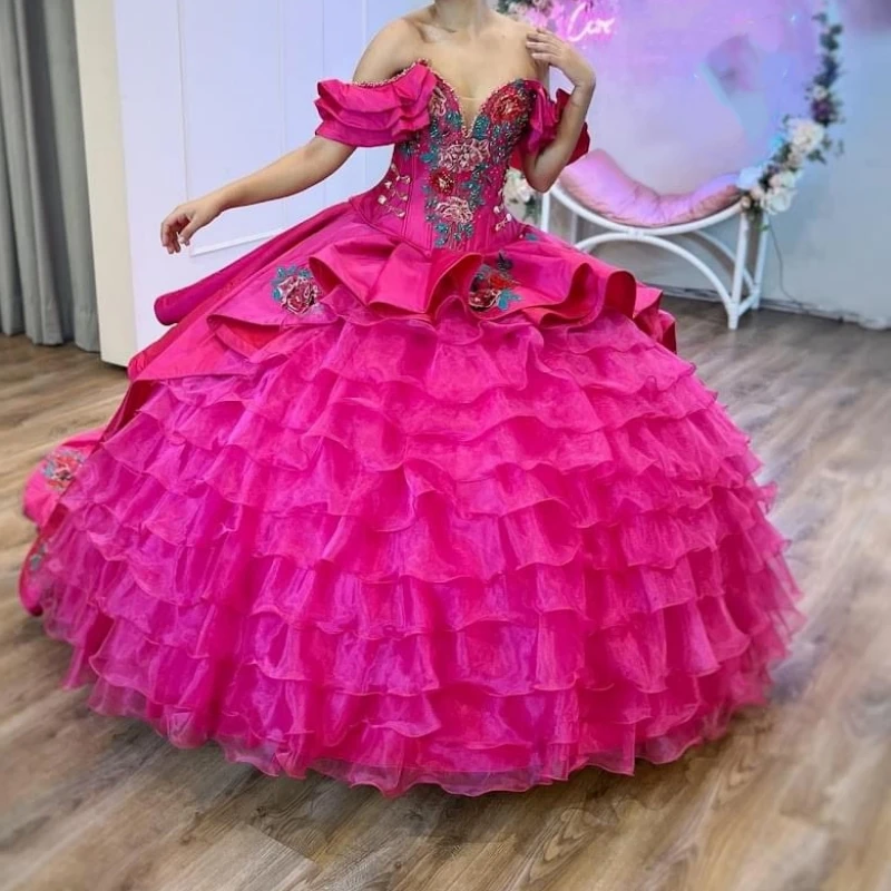 ที่กําหนดเอง Rose สีชมพูผู้หญิงปาร์ตี้ชุดปิดไหล่ลูกไม้ Applique Ball Gown วันเกิดโอกาสพรหม Quinceanera ชุด 15