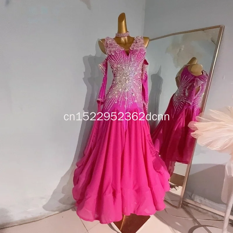 

Профессиональные женские высококачественные современные плюшевые большие юбки без рукавов для латинских танцев с бриллиантами, розово-красные платья для выступлений самбы