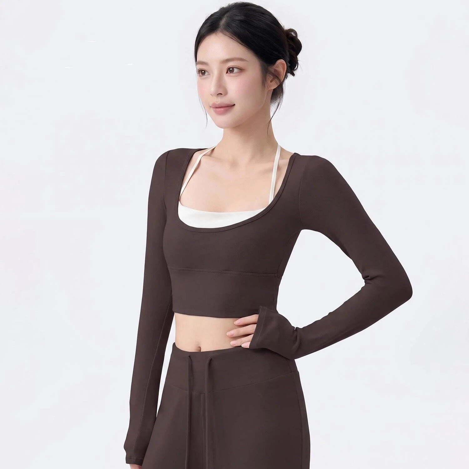 Nude Kontrastfarbenes Langarm-Yoga-Top, schmal geschnitten, mit Neckholder-Ausschnitt, Pilates-Fitnessbekleidung, halbfeste Lauf- und Sportoberbekleidung – Detail 2
