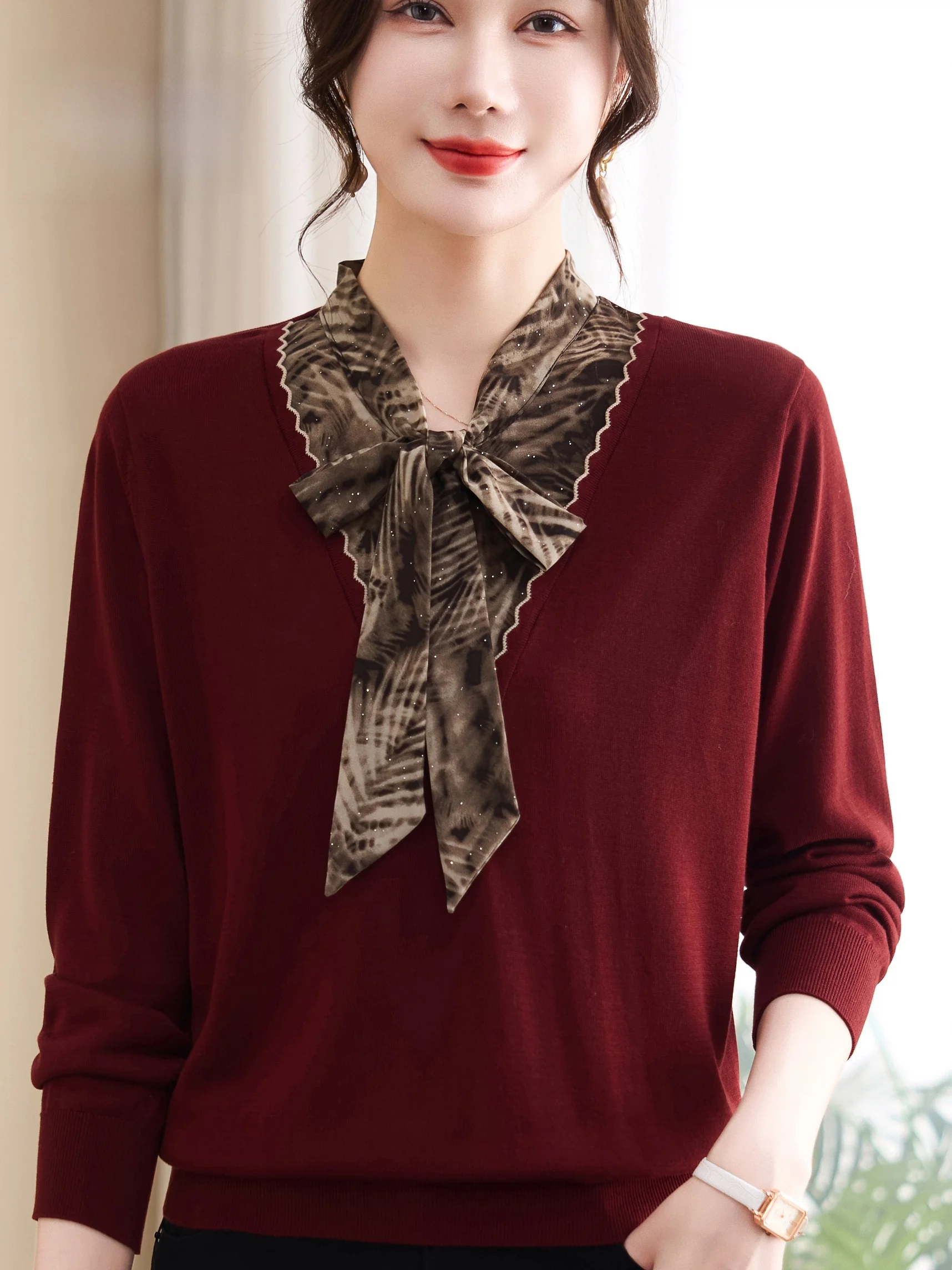 

Вязаный топ с V-образным вырезом для мам, свободный крой, легкий, стройнящий, имитация двухслойности, весна-осень, модный, для женщин среднего и старшего возраста