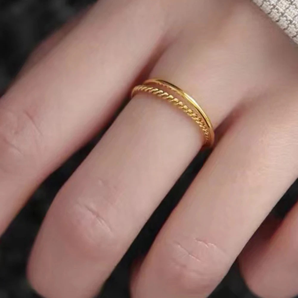 18-karatowy pozłacany tytanowy zestaw pierścionków Modny, niebrudzący pierścionek do układania w stosy Pierścionek na kciuk Pinky Knuckle Ring Obrączki ślubne Biżuteria zaręczynowa