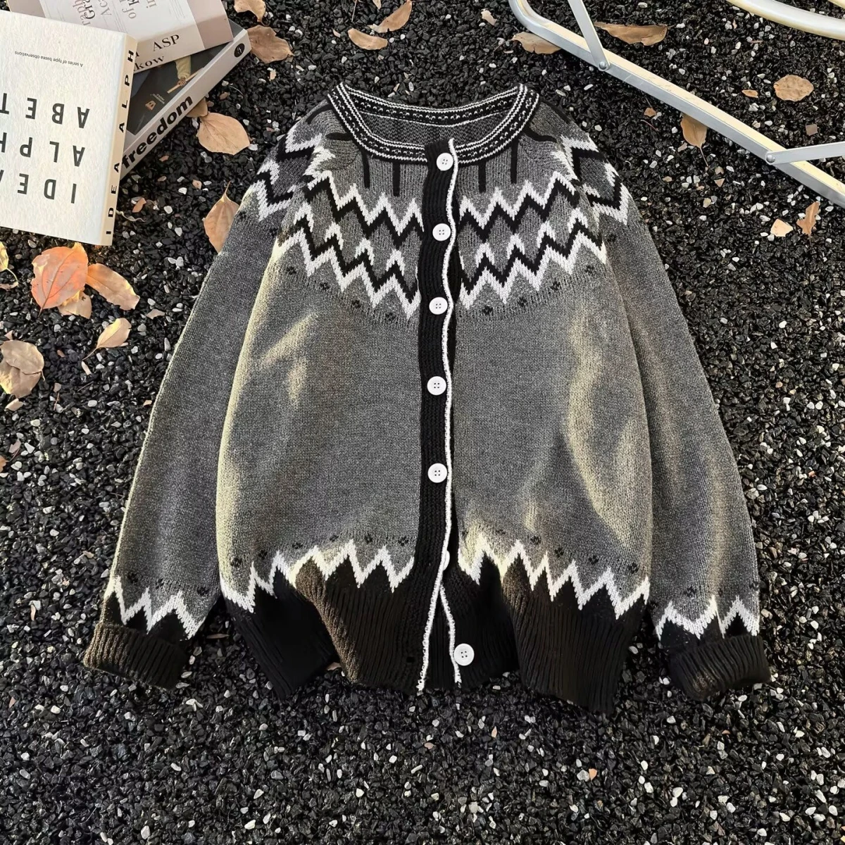 

Зима 2022, новый американский кардиган на пуговицах, мужской свободный свитер для пары, ленивый вязаный тюнер, модный длинный рукав из полиэфирного волокна...