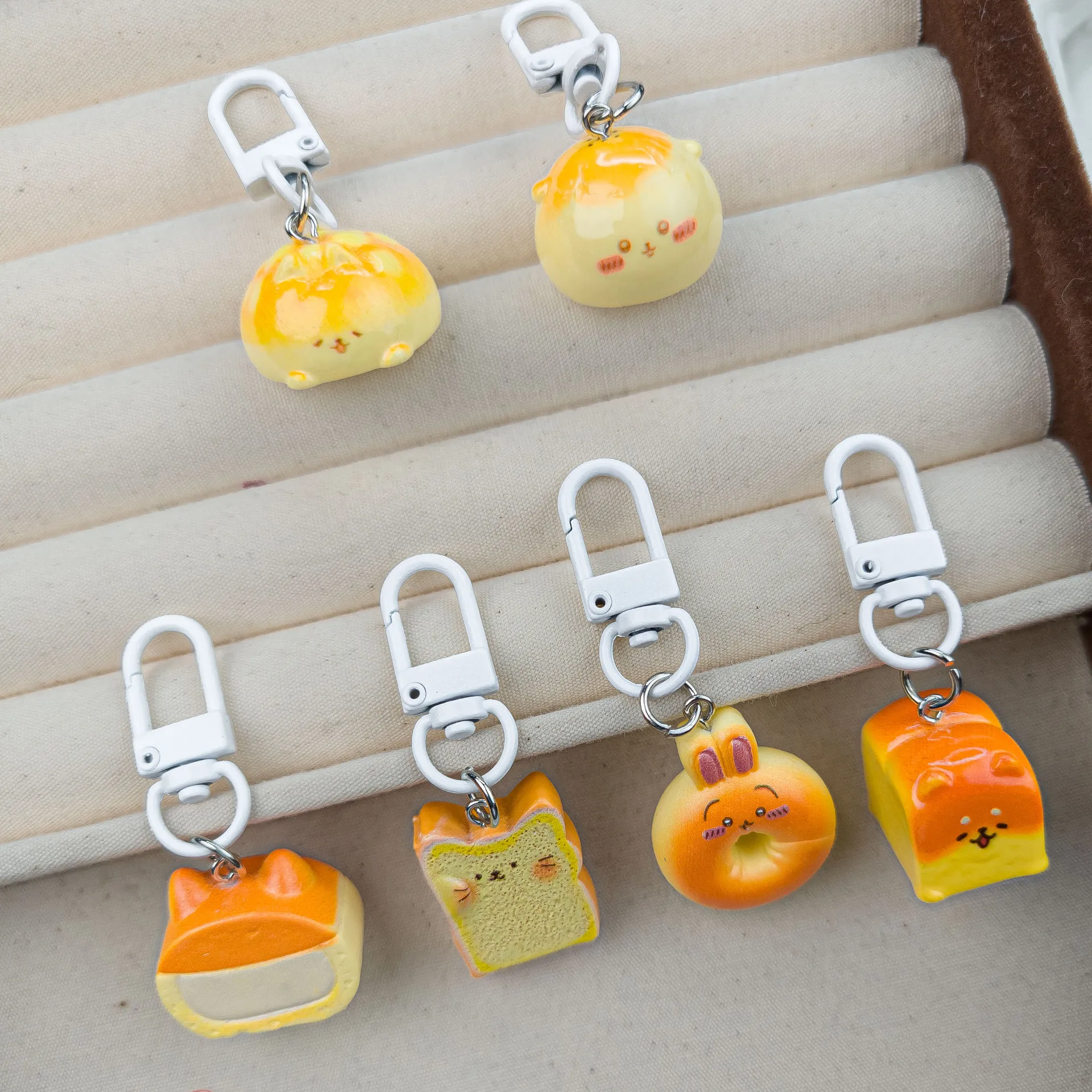 

jiyi Bread Dessert Keychain Usagi Hachiware Toast Donut Pastry Foodie Bag Charm Cute Resin Accessory Creative Gift New
