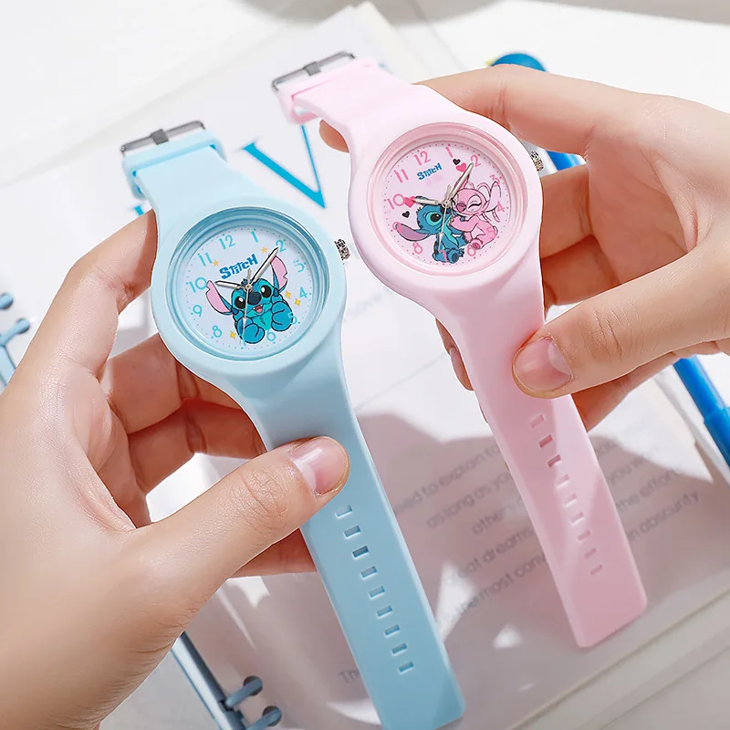 Cartoon-Muster Stich Mädchen Uhr Kinder Große Runde Zifferblatt Kinder Uhr Student Anime Peripheriegeräte Geburtstag Geschenke Jungen Spielzeug