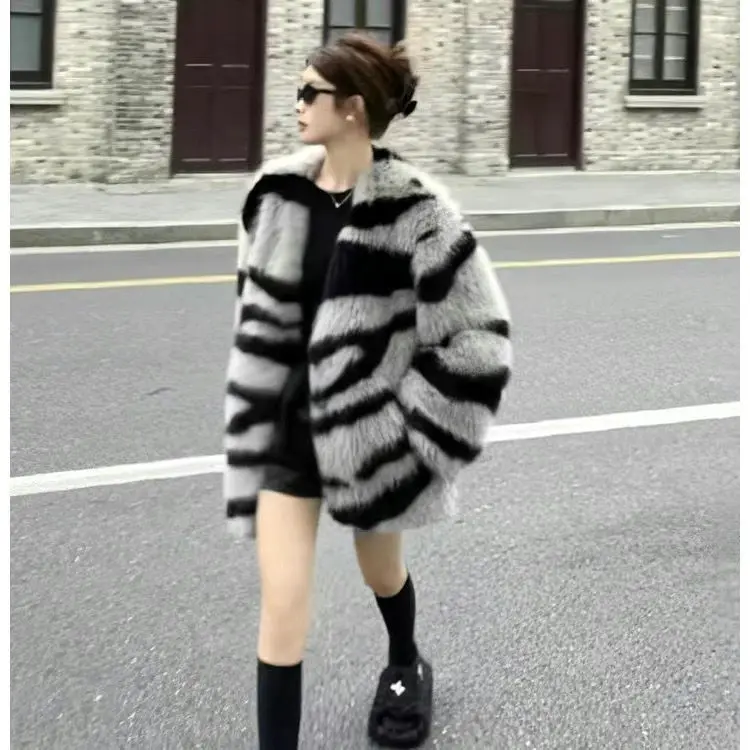 2024 Women Faux Fur Coat Autumn Winter High Quality Fluffy New Jacket Striped   for  Elegant Thick T886