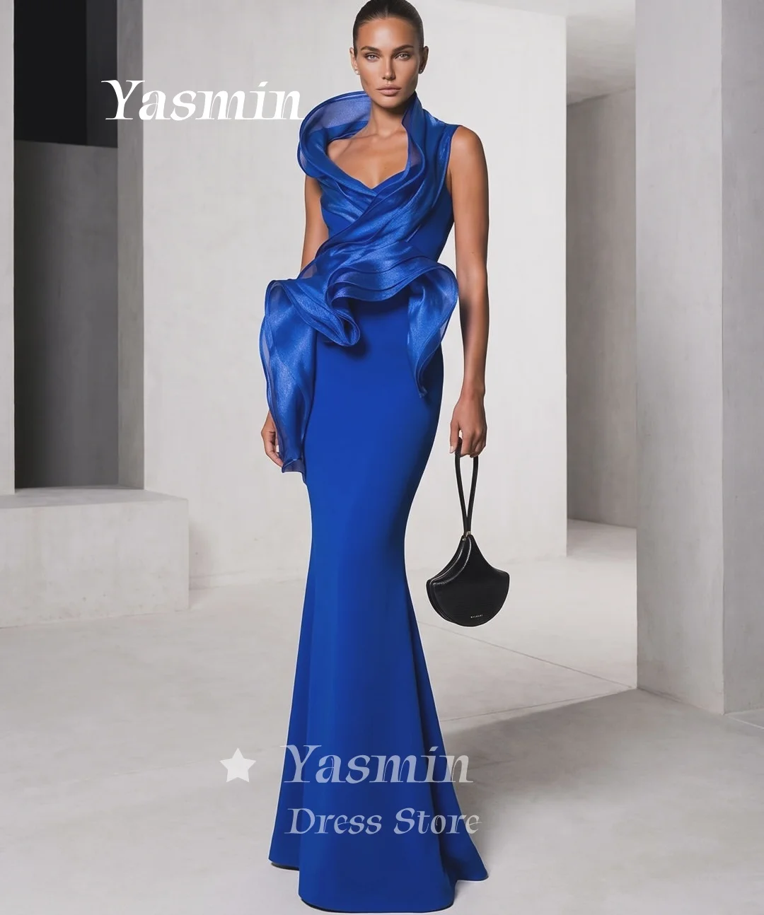 Vestido de Noche Azul Klein Estructurado de Organza con Volantes, Sin Mangas, Cuello Alto Drapeado, Vestido de Boda con Cascada 3D Personalizado