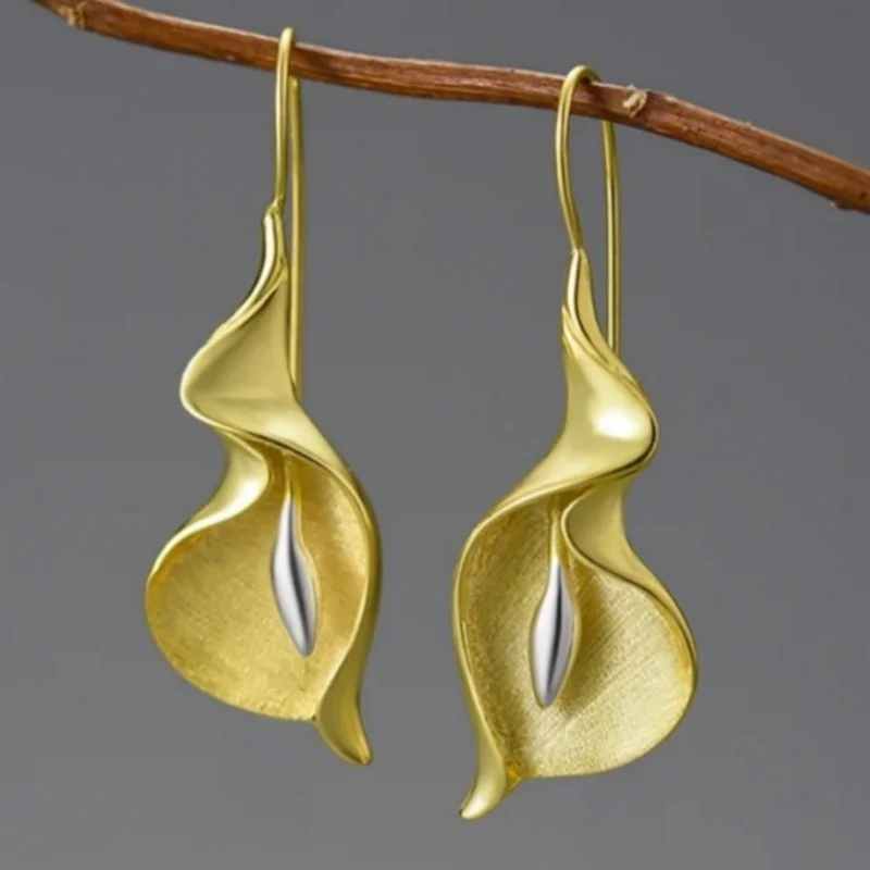 Image of Exquisite Blüten-Ohrhänger, Persönlichkeits-Accessoires, Gold-Silber-Farbene Pflanzenanhänger-Ohrringe für Damen, Schmuck