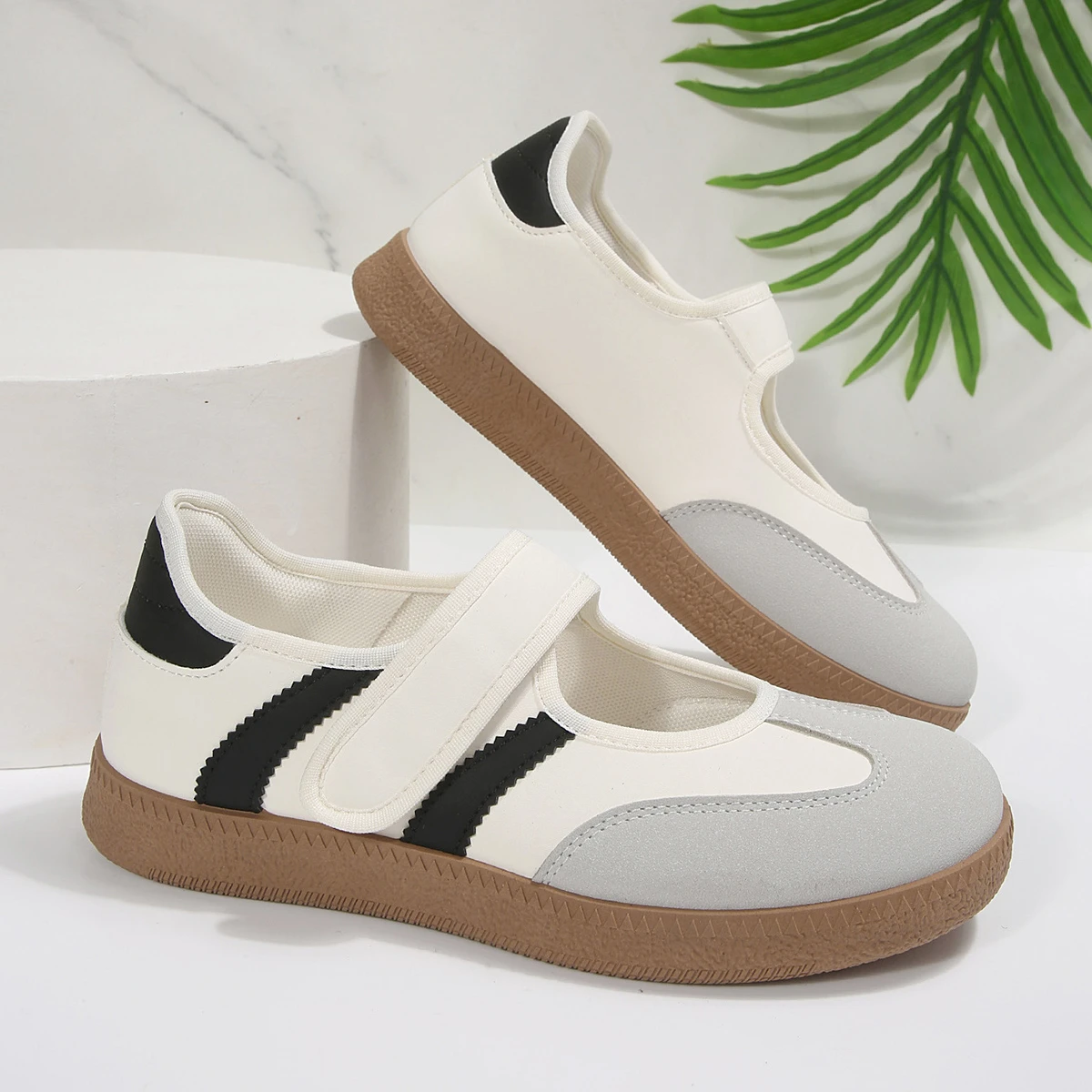 2026 Herbst Damenmode Wildleder-Sneaker mit Doppelschnallen-Metalldetails Leichte Atmungsaktive Bequeme Freizeitschuhe – Detail 6