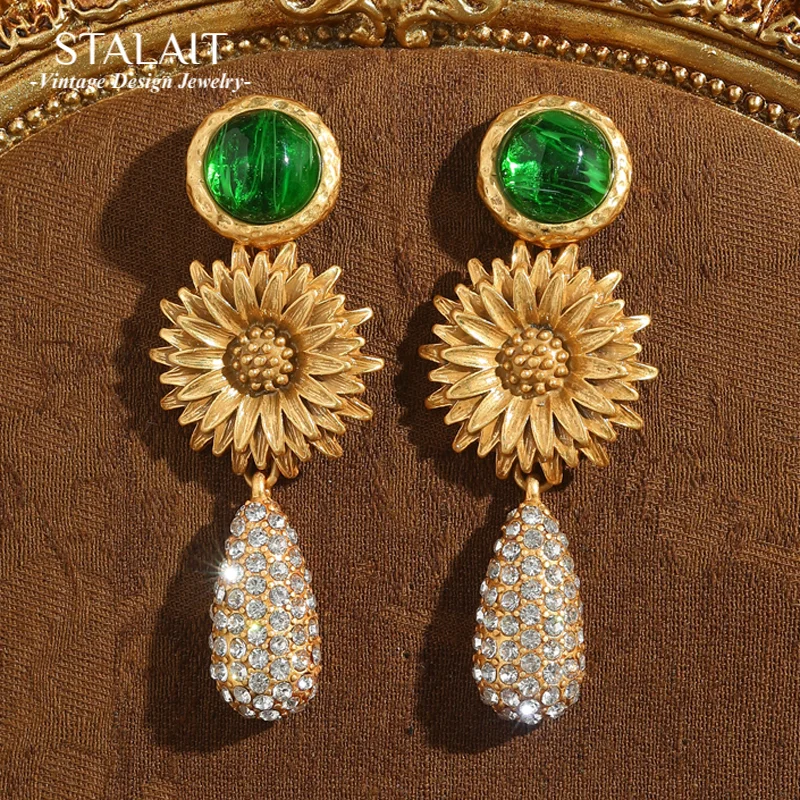 

Vintage Daisy Drop Earrings Green Glass Rhinestone Pendant Antique Gold Color Natural Stone Long Luxury Designer Jewelry 2025