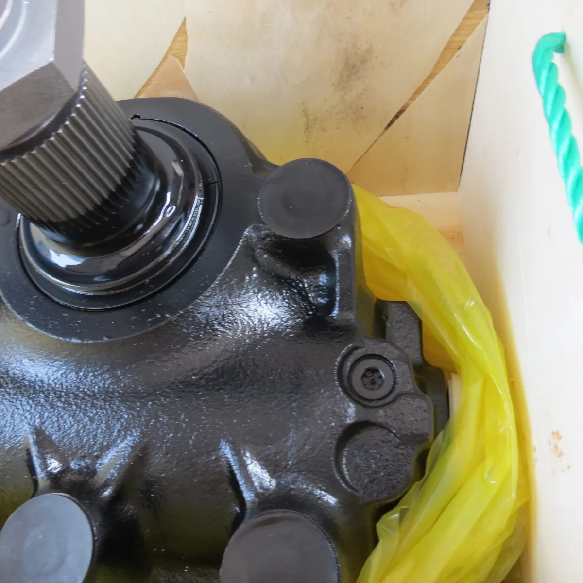 

Selling Steering Gear Assembly 8098957111