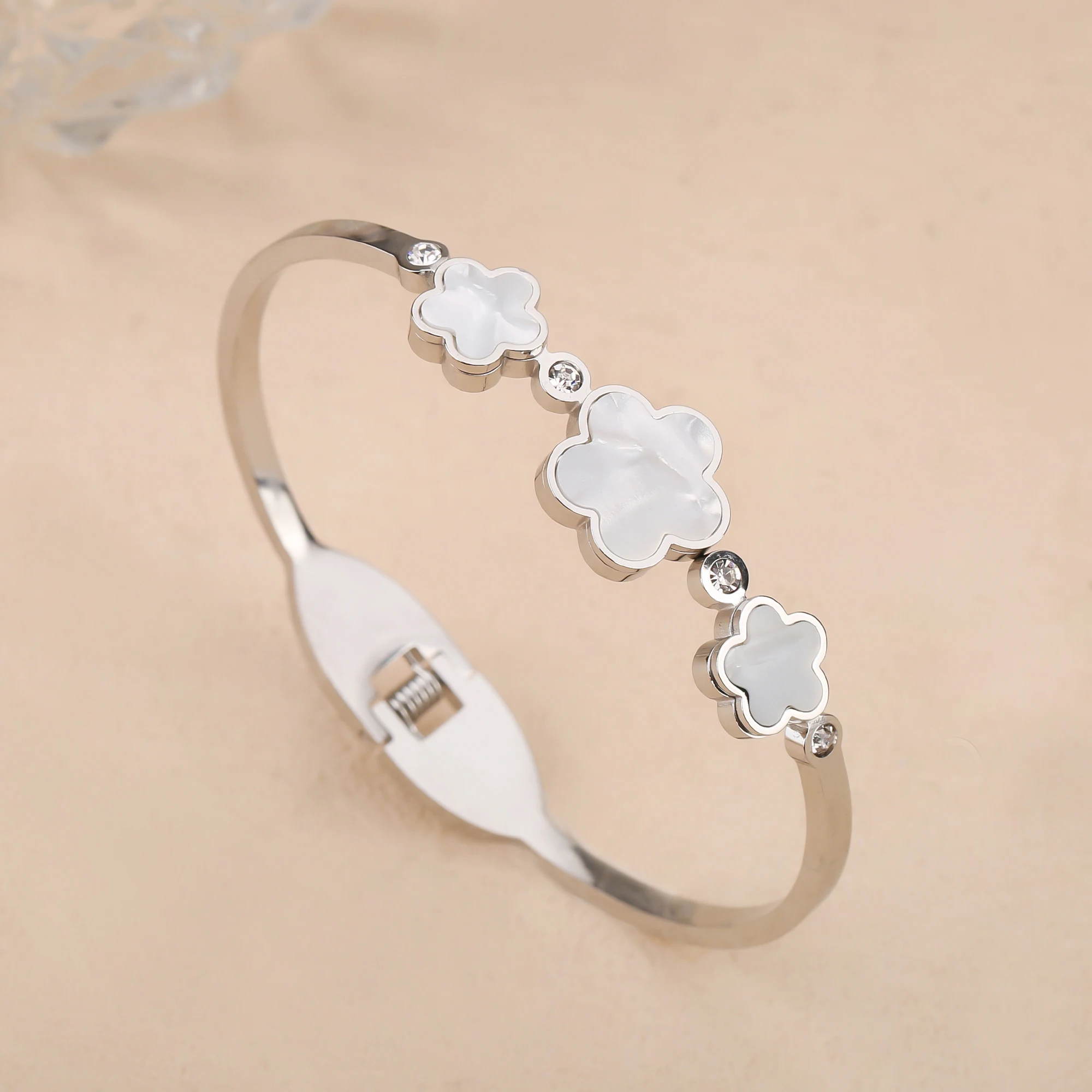 Simple Stainless Steel White Shell Five Leaf Flower Bangle Classic Clover Wrist Jewelry Luxury for Woman Party Jewelry Gift