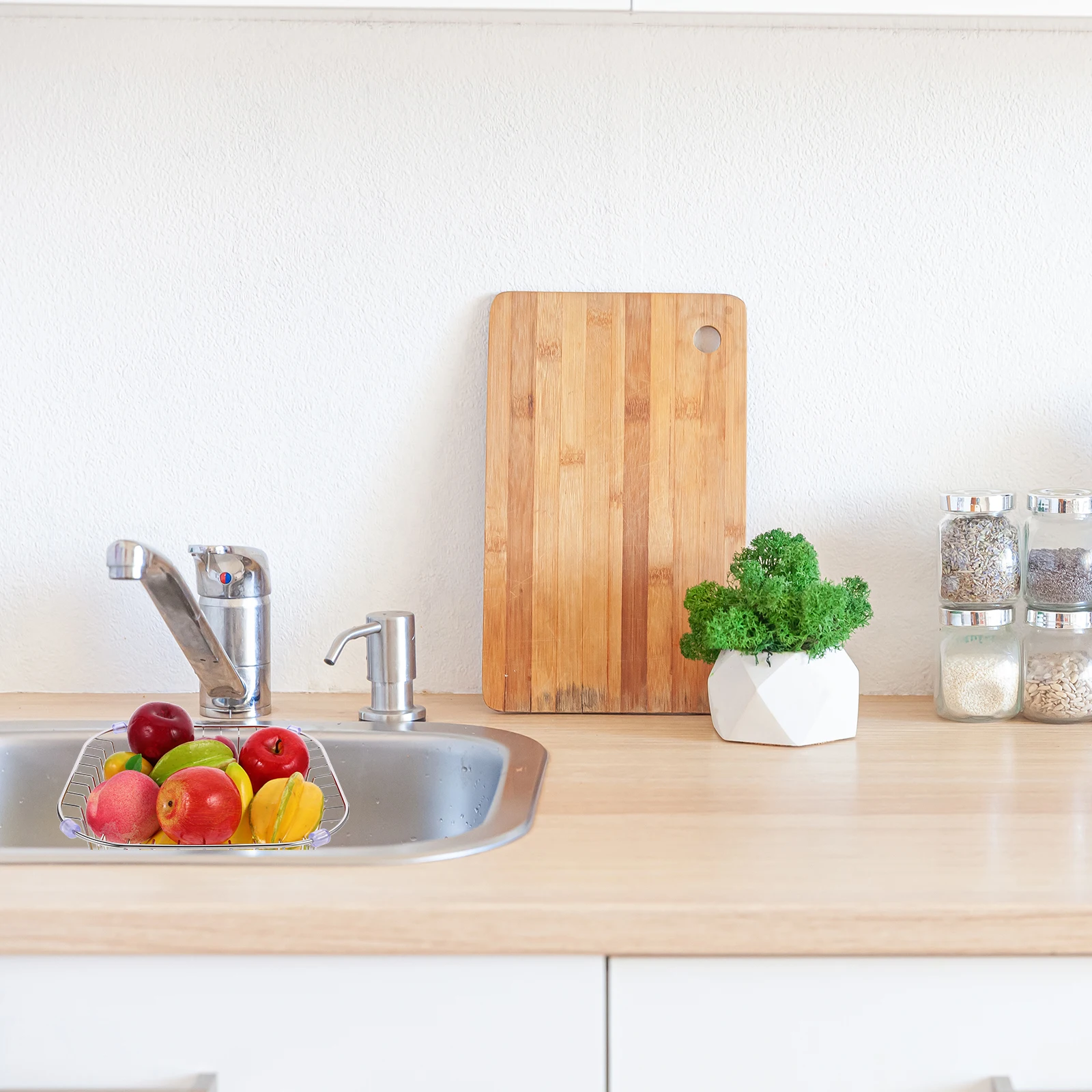 

Stainless Steel Storage Basket Fruit Draining Wire Holder Kitchen Counter Organizer Bread Storage Container Vegetable Holder