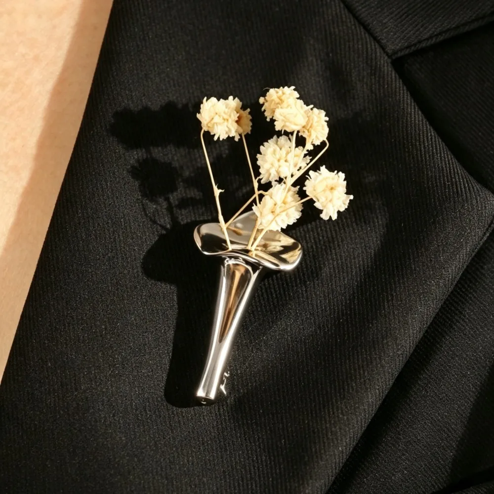 Vintage Hollow Design Vase Brooch Vase Shape Creative Lapel Pin Dried Flower Holder Flower-Insertable Brooch Suit Decor