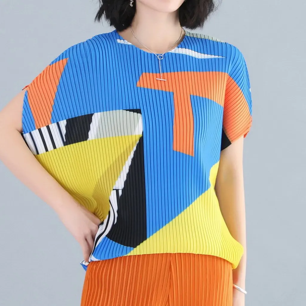 

Летний новый стильный плиссированный модный повседневный топ с рукавами «летучая мышь» и круглым вырезом для женщин, закрывающий телесный темперамент, легко сочетается