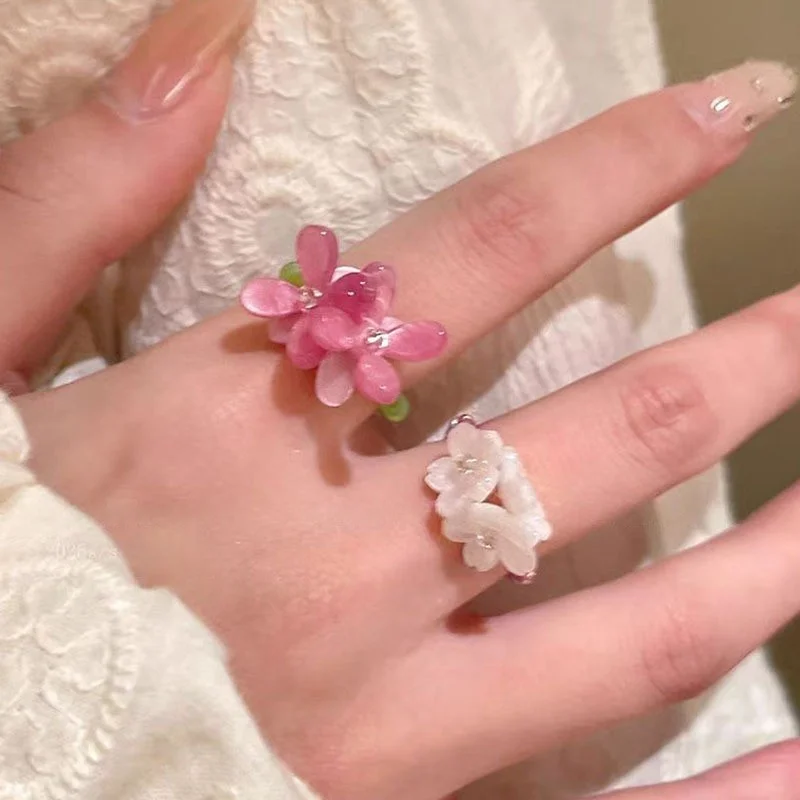New Style Violet Flower Ring, White Lily Index Finger Ring, Elastic Bead String, Unique Design, Folding Ladies' Accessory.