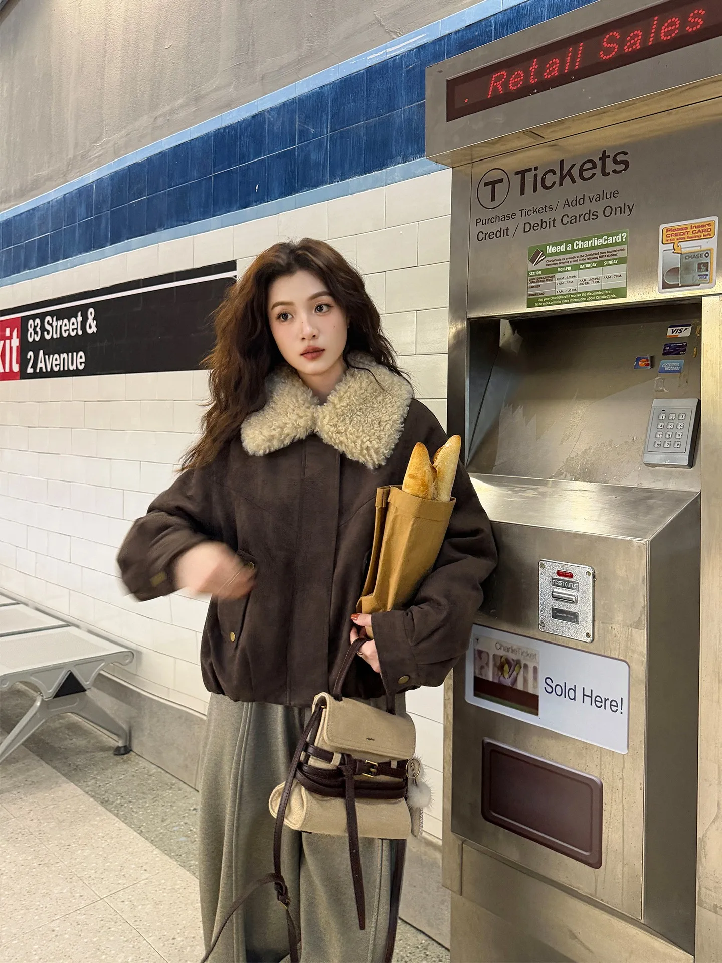 

Утепленная зимняя куртка свободного кроя с замшевым воротником, кофейно-коричневая, для невысоких, универсальная, для повседневной носки, на молнии