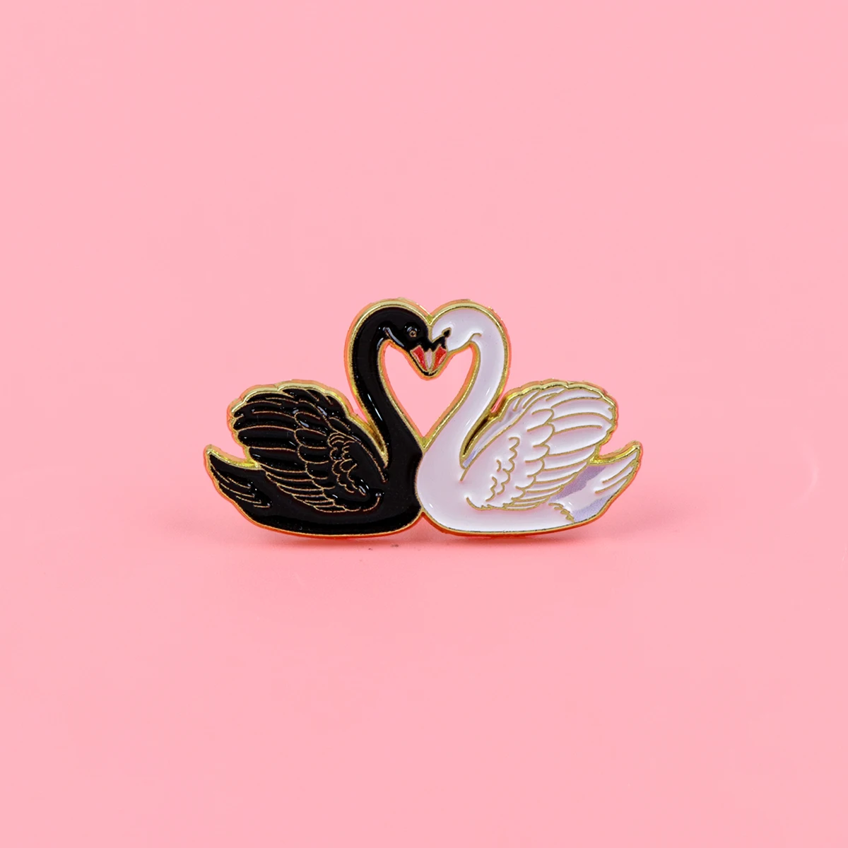 Valentine's Day Black & White Swan Couple Enamel Pin Romantic Love Brooch Lapel Badge Gift Clothing Decoration