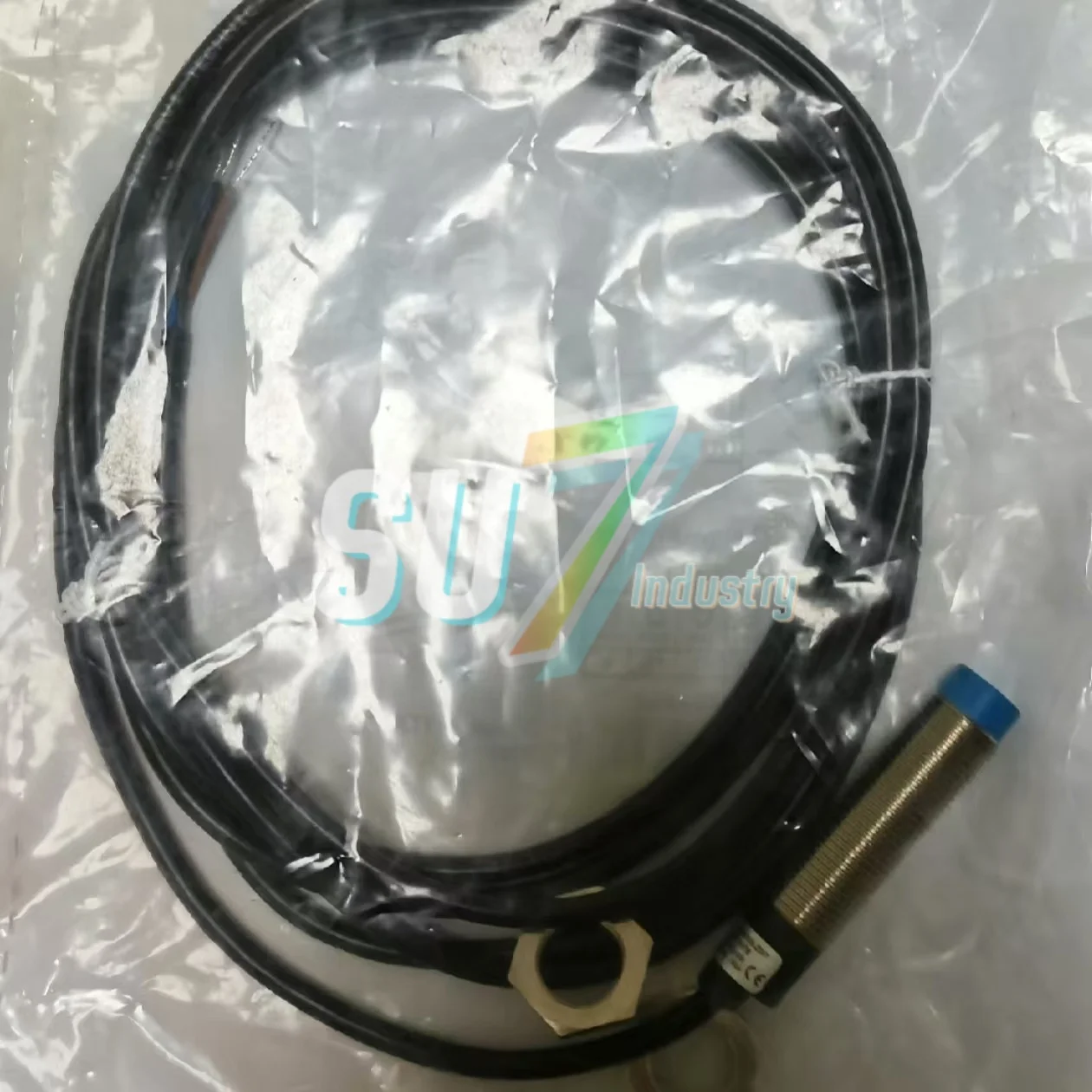CM18-12NPP-KC1 IM12-04NNS-ZW1 IM30-15BPS-ZC1 円筒ねじ付き誘導近接センサー 新品オリジナル
