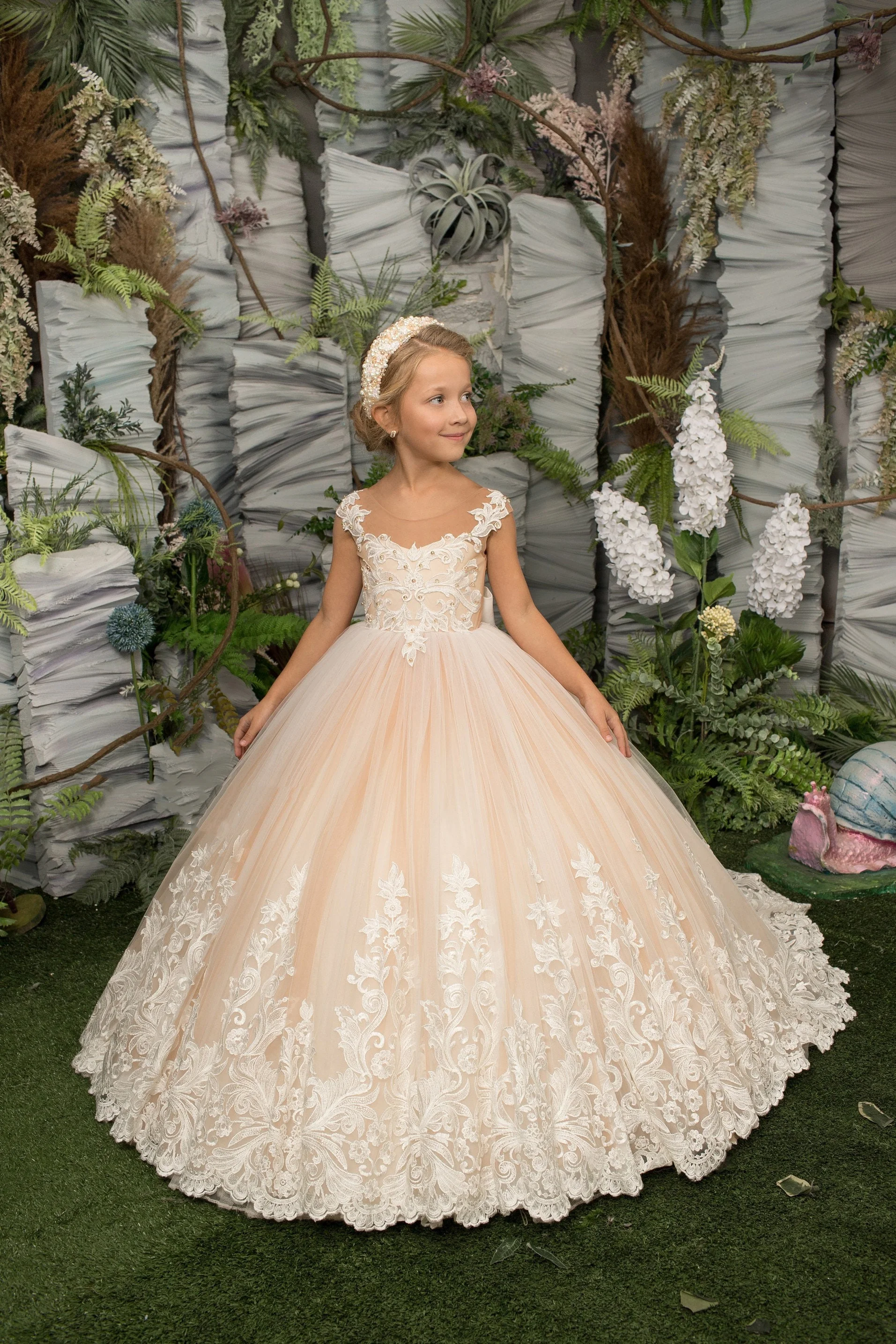 

Customized Champagne Flower Girl Dress For Wedding Tulle Lace Pearls Applqique Elegant Puffy Kids Birthday First Communion Gown